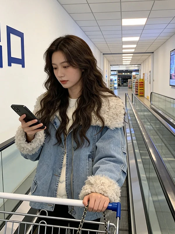 

Зимняя утепленная джинсовая куртка в стиле ретро с меховым воротником, женская свободная универсальная куртка с комбинированными вставками, теплая повседневная верхняя одежда с длинными рукавами