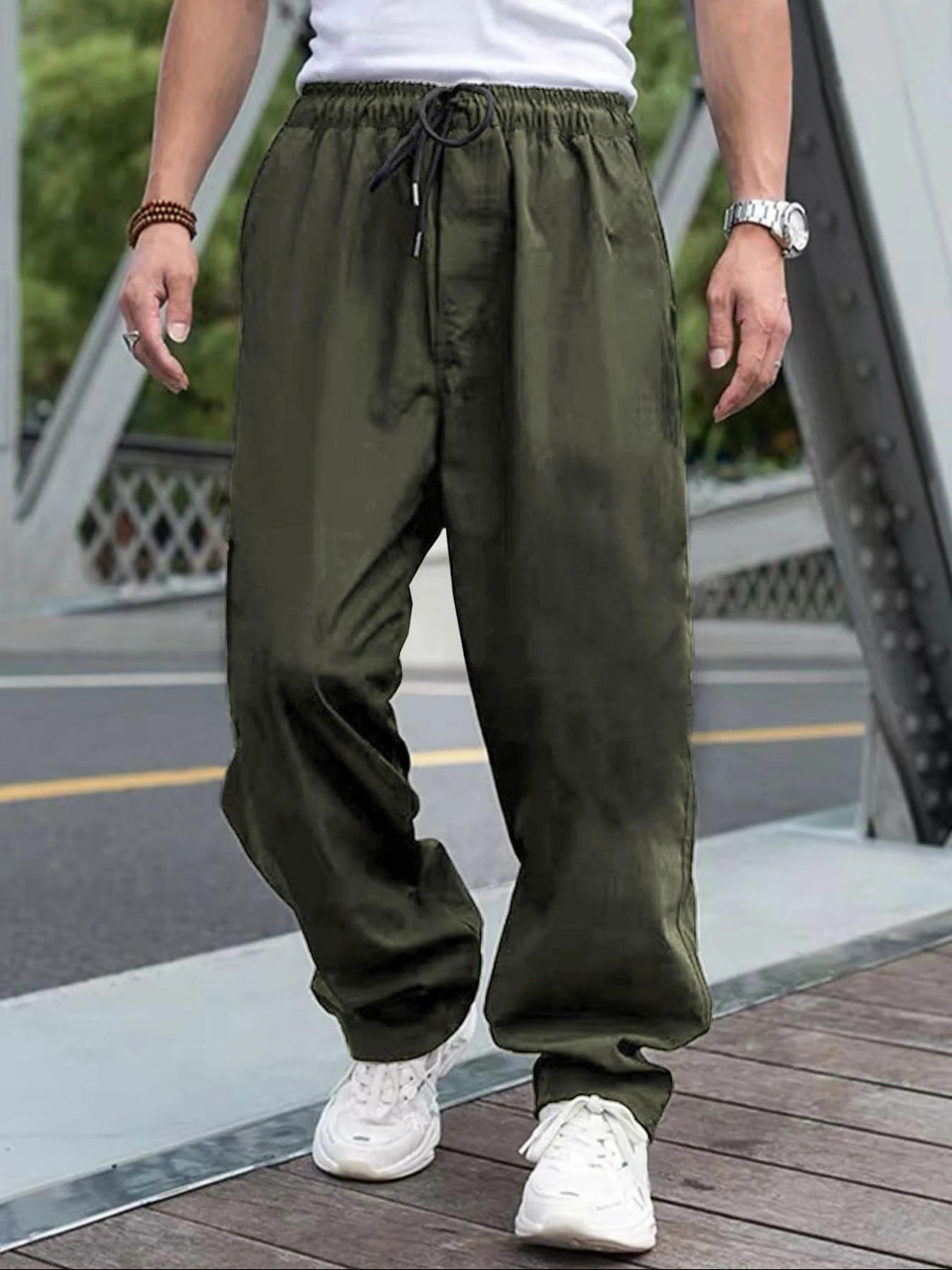Herren Cargo-Hose in Uni-Farbe mit Taschen und Kordelzug, Regular Fit, Lässige Modehose für den Alltag, Herren-Unterbekleidung – Detail 12
