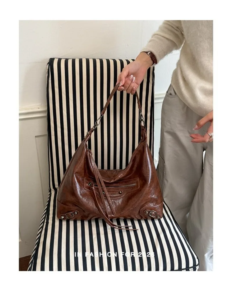 CEEKAY Damen Hobo-Tasche, Schwarz, Glänzendes PU-Leder, Große Schulterhandtasche mit Reißverschluss-Detail, für den täglichen Arbeitsweg, Casual, Minimalistisch – Detail 26