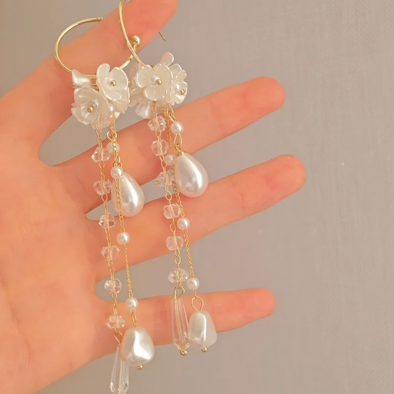 Boucles d'oreilles longues pampilles en perles pour femmes, élégantes, à la mode, grandes perles de cristal, pétales de fleurs, bijoux cadeaux pour fête de mariage