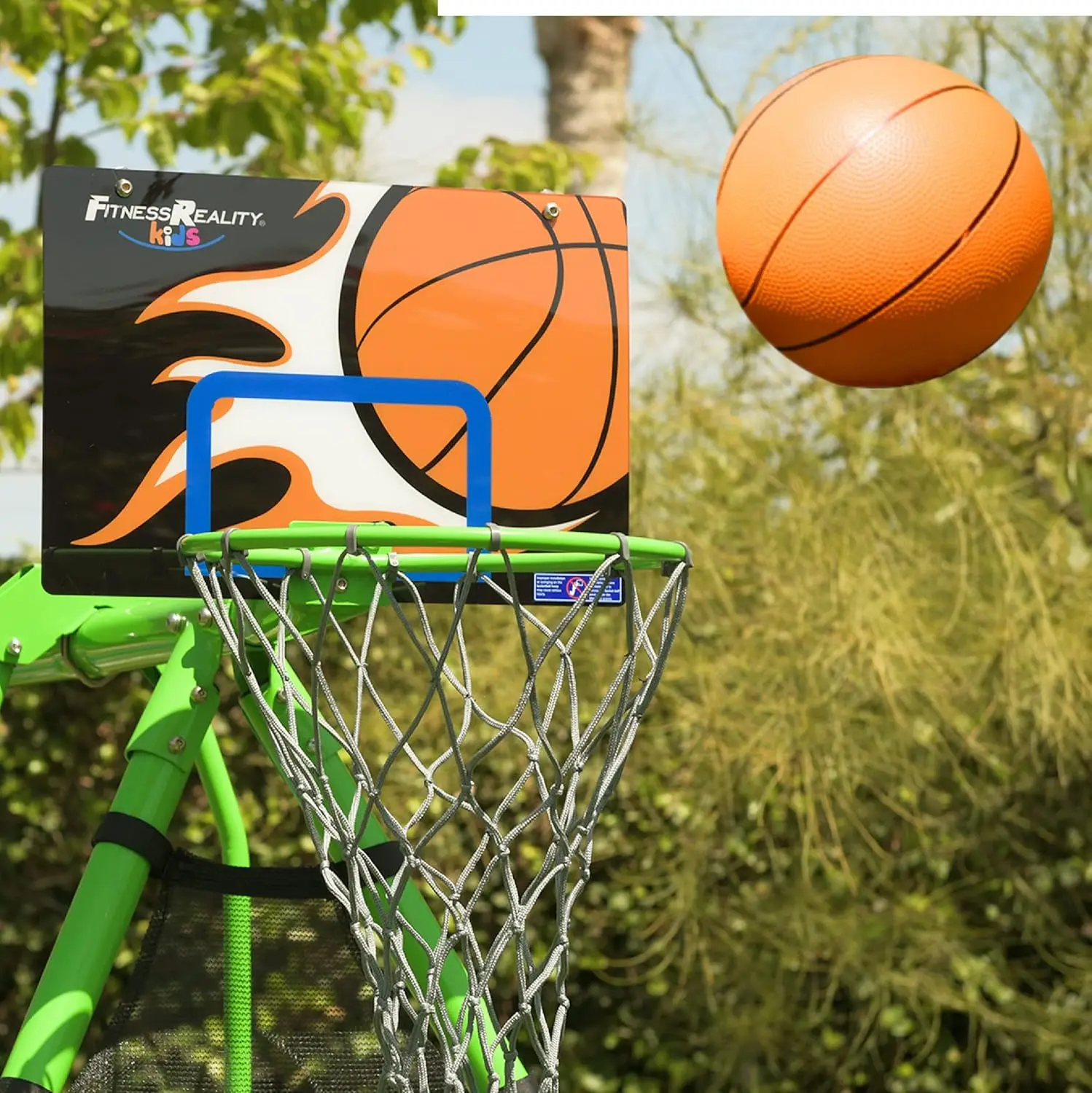Ensemble de terrain de jeu Sports Outdoor 8 Stations, comprend un ensemble de balançoire, un toboggan, des barres de singe, un panier de basket-ball, un trampoline, du football et du basket-ball