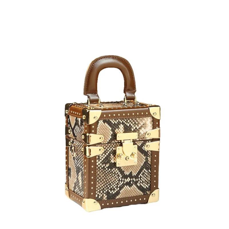 Snake-pattern vintage box bag with rivets and metal clasp, small square handbag, unique and light luxury, can be worn crossbody,