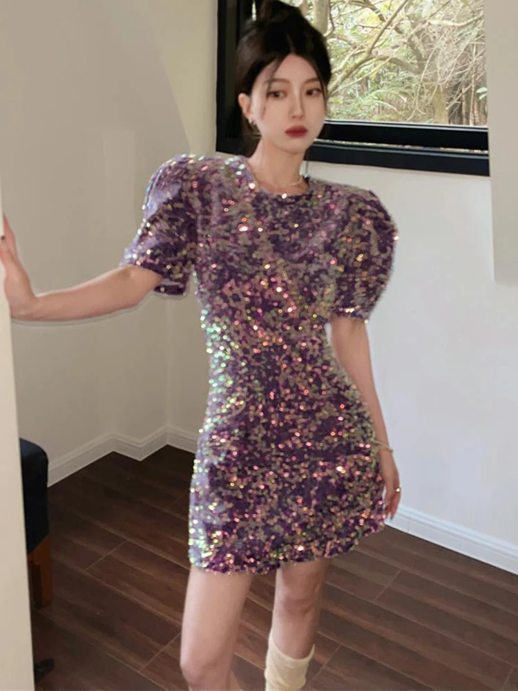 فستان قصير نسائي مزين بالترتر برقبة دائرية وأكمام منفوخة ، فستان مثير ضيق ، ملاصق للجسم أنيق