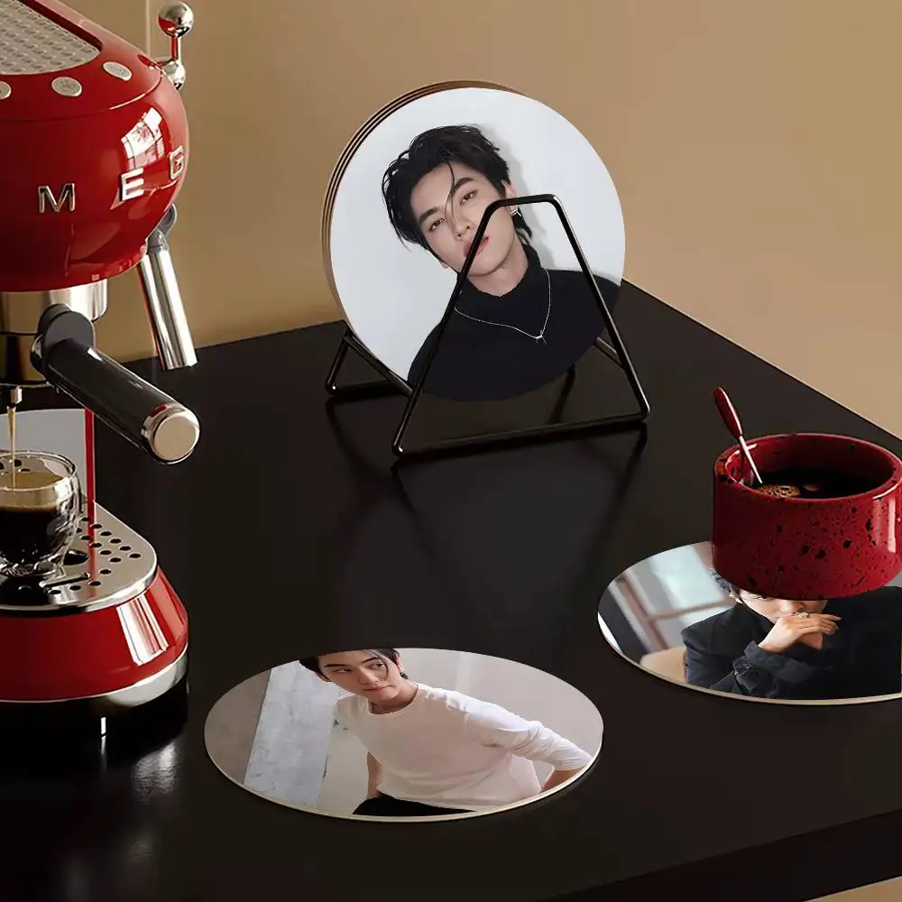 1pc Thai Actor B-Boss Chaikamons Star Wooden Coaster Colour Printing Cup Mat Home Desk Decoration Gifts