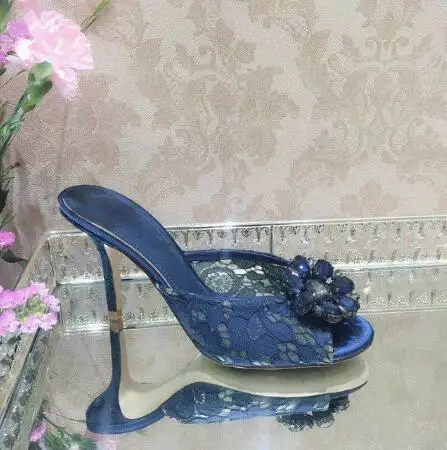 Sommer lila blaue Spitze Blumen Kristall Strass flache Hausschuhe Frauen Peep Toe 6 9 cm dünne High Heel Seite Braut Hochzeits schuhe