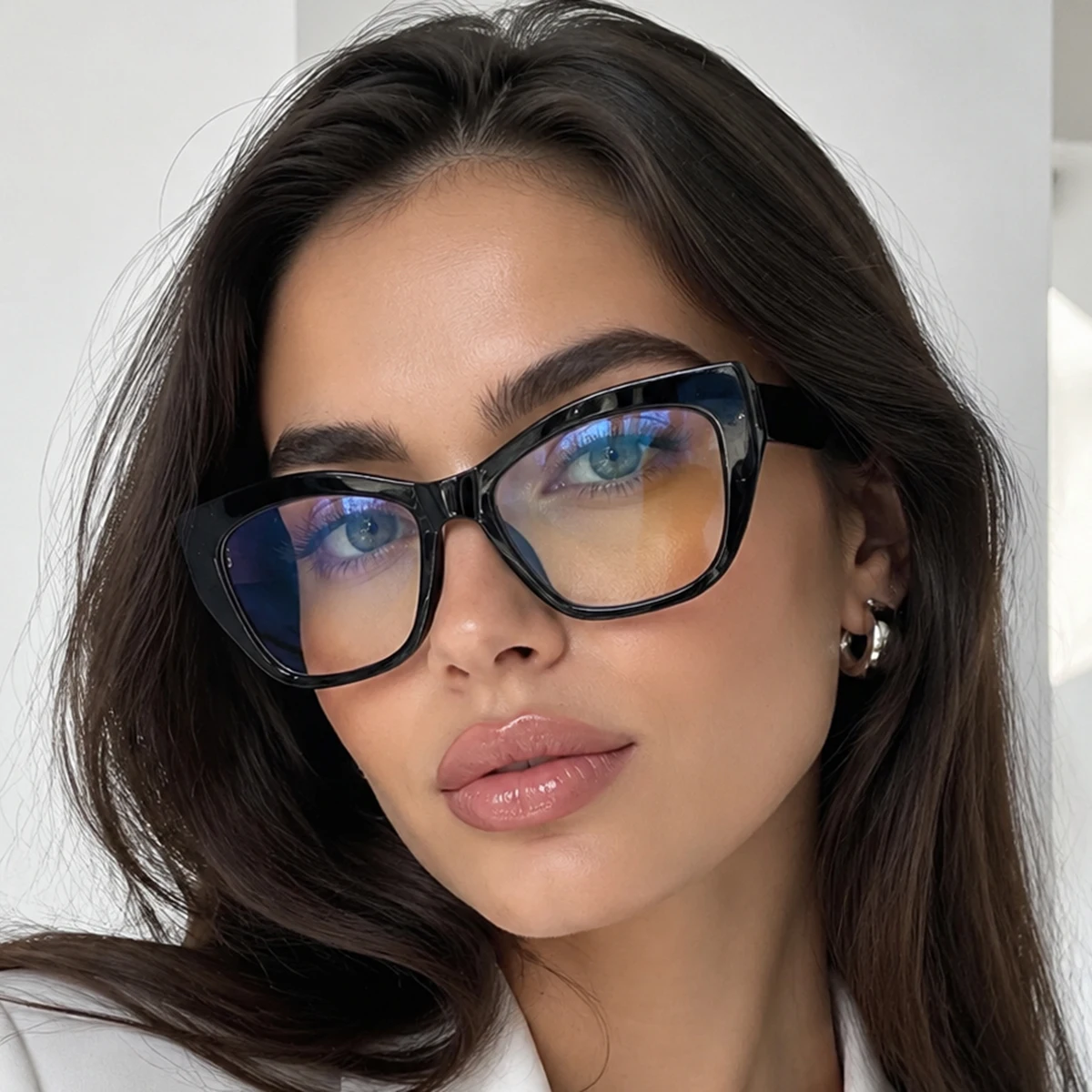 1 Pair of Women's Shiny Black Cat-Eye Large-Frame Non-Prescription Glasses, Stylish and Eye-Catching, Contour-Enhancing, Versatile Women's Glasses, Suitable for Trendy Street Photography, Casual Outings, Dates, and Par