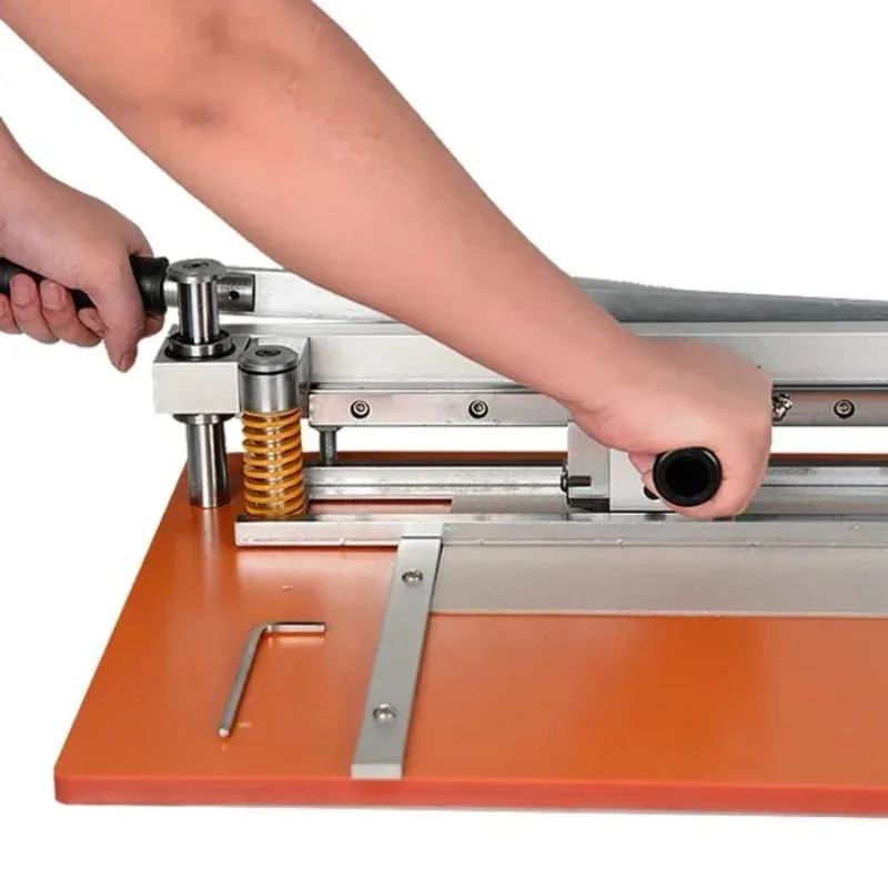 Stozzatrice verticale per scanalatura di cartone con scanalatura a V manuale in fabbrica per scatola di cartone con scanalatura a V per cartone ondulato