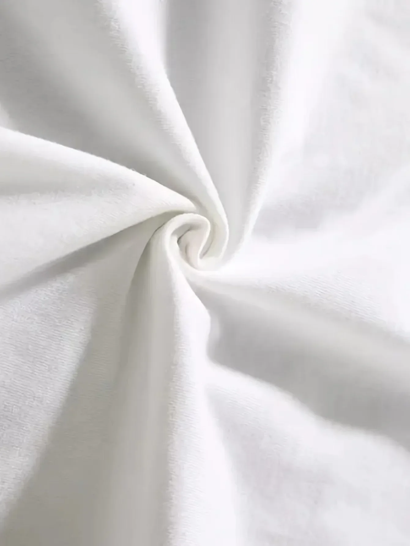 Lockeres Damen-T-Shirt mit Rundhalsausschnitt und kleinem Blumendruck, bequemer Stil für künstlerische Wochenendausstellungen