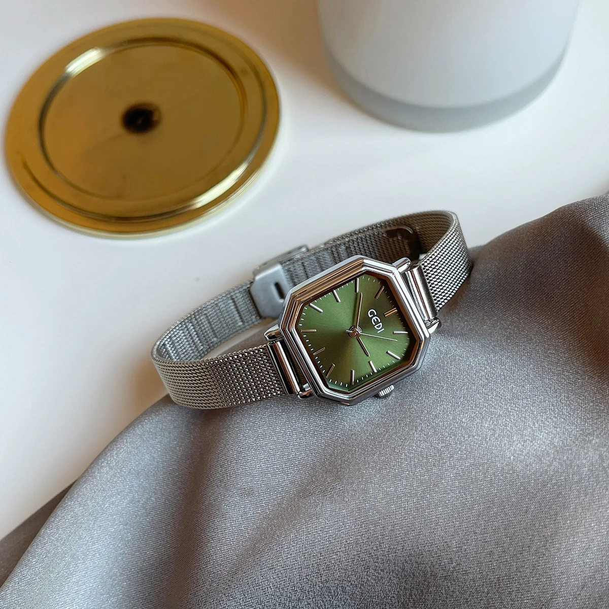 Women Watch Woven Mesh Belt Steel Strap Quartz Wristwatch Minimalist Silver Ladies Dress Watches Relogio Feminino Gift for Women
