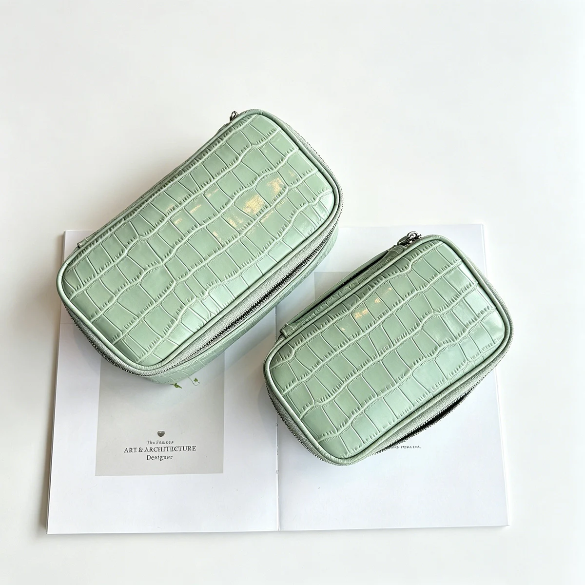 Luxuriöse Echtleder-Kosmetiktasche mit Krokodilprägung, Große Kapazität, Tragbare Toilettenartikel-Organizer-Handtasche für Damen – Detail 10