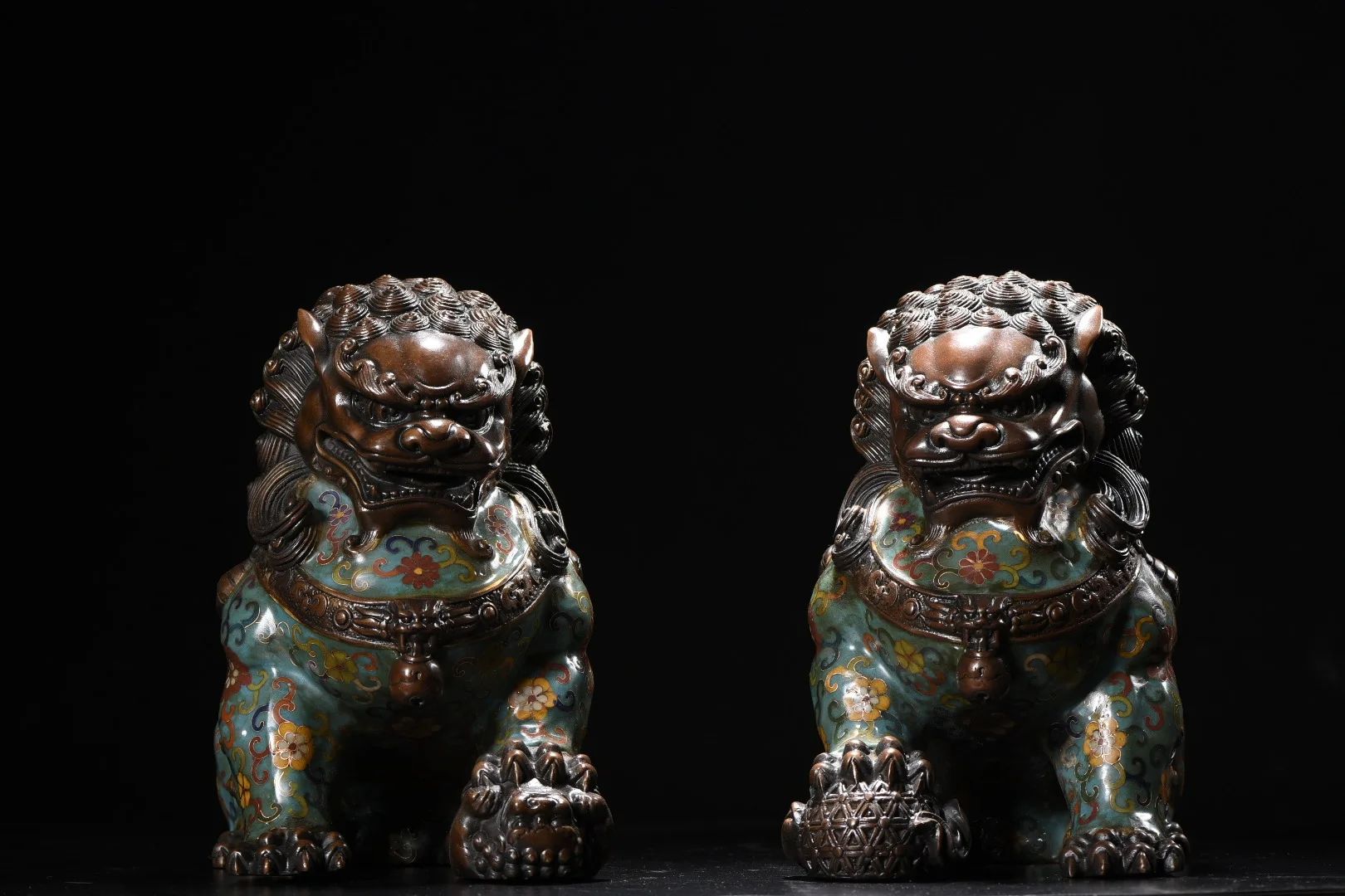 10 Bronze Cloisonne Enamel Floral Pattern Desk Lion Statue Beijing Door God Lion God Beast A pair Amass wealth Town House