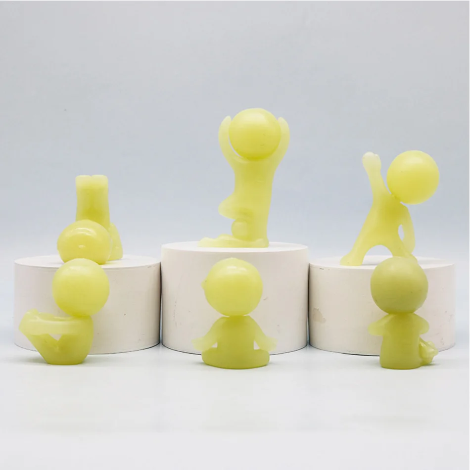 Quente fitness yoga banho quarto série bonito luminoso verde escuro boneca de ação dos desenhos animados desktop caixa cega modelo presente boneca presentes