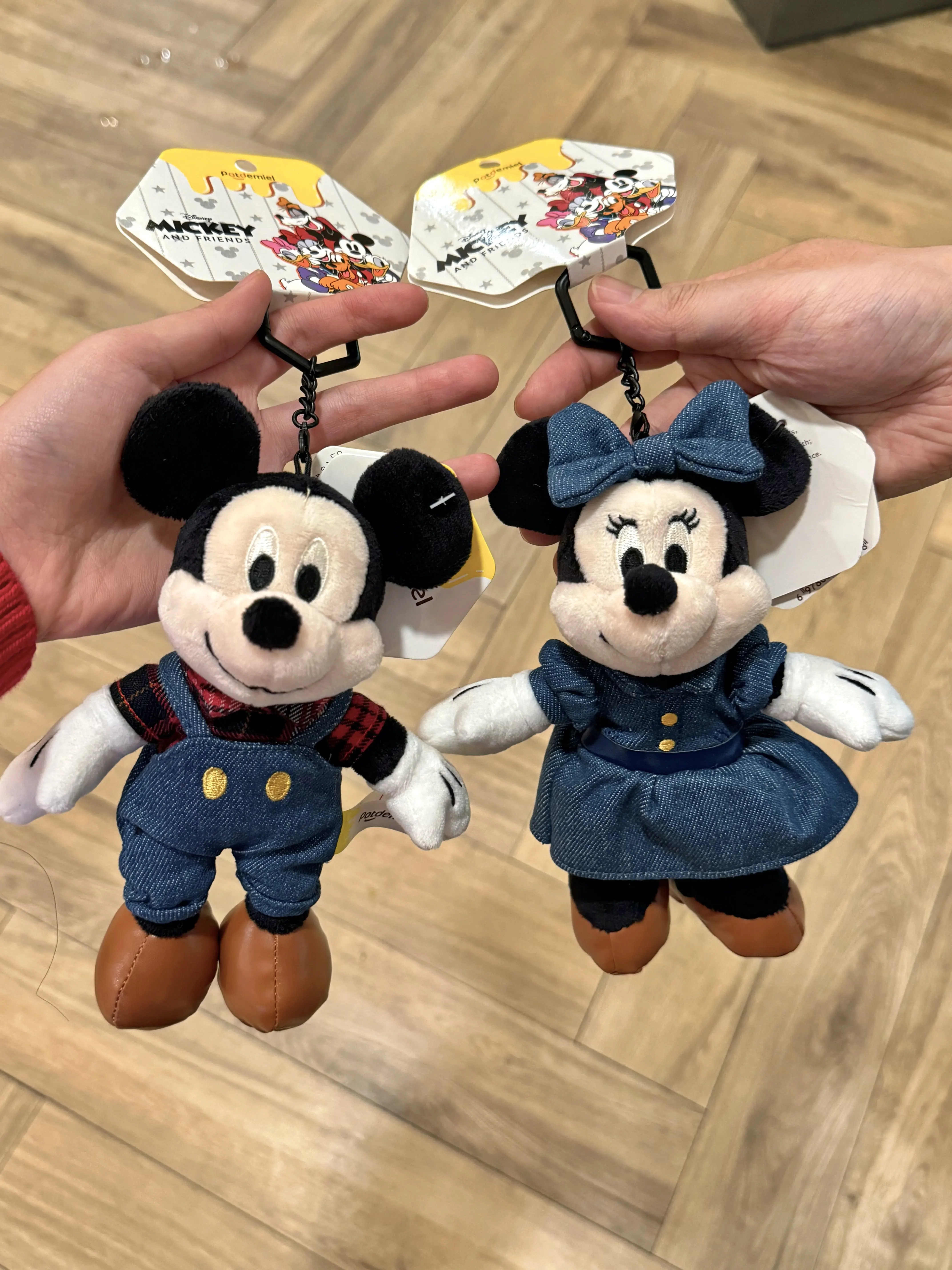 

Плюшевый брелок Disney с Микки и Минни, серия «Ковбой», джинсовая одежда, подарок для пары, украшение для сумки/рюкзака (Микки и Минни)