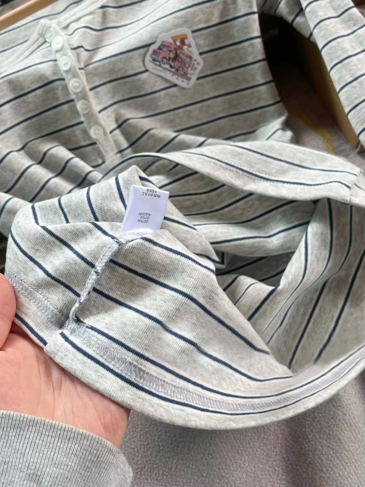 Szara koszulka z długim rękawem w paski dla kobiet Nowa bawełniana koszulka z dekoltem w szpic Vintage Simple Sweet Tshirt Y2K Top