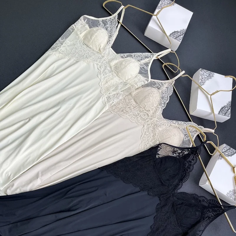 فستان دانتيل سهل الارتداء مصمم بخصر من الساتان فستان طويل مادة الحرير الجليدي أبيض لافتة للنظر على شكل حرف v أنيق فرنسي رغبة نقية