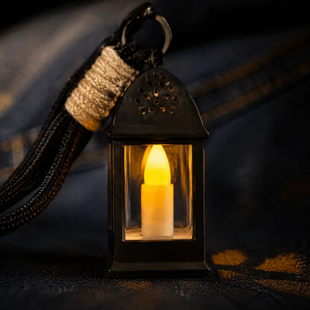 Retro Style Mini Oil Lamp Miniature Decorative LED Atmosphere Lamp Glowing Effect Luminous Lamp Lantern Light Bag Charm