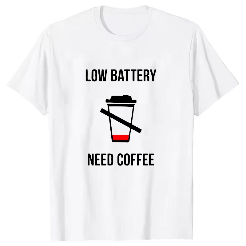 T-Shirt mit Aufdruck „Niedriger Batteriestand: Kaffee braucht“ – Lustiges Unisex-Freizeitshirt mit Rundhalsausschnitt für Damen und Herren, Sommerliches, cooles, lockeres Kurzarm-Oberteil – Detail 11