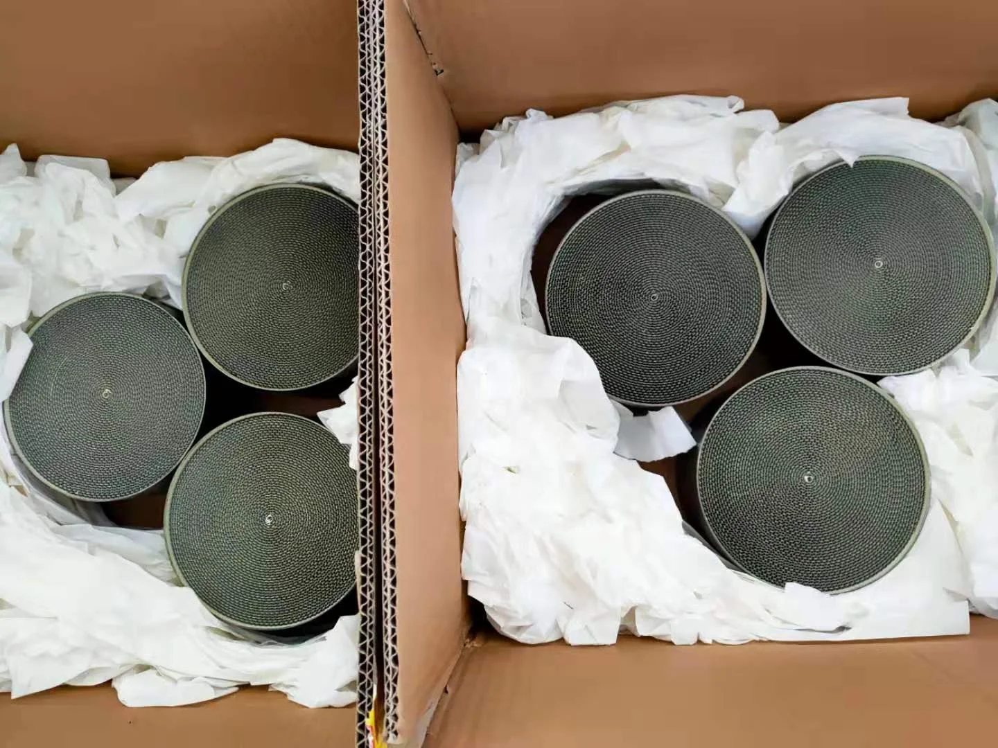 Catalisador metálico para motocicletas e carros