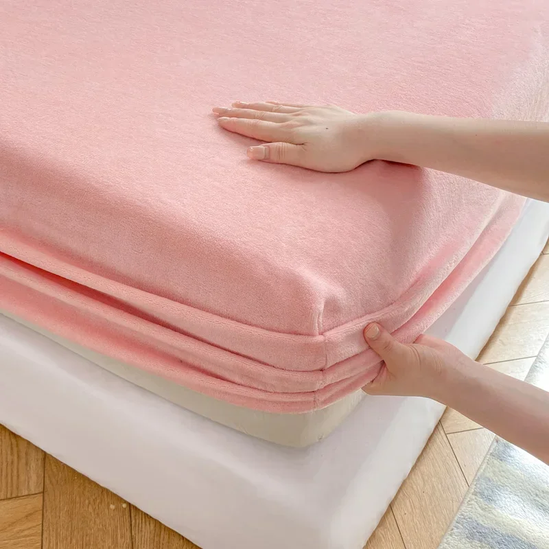 غطاء مرتبة دافئ من القطيفة الناعمة مادة شتوية مخملية ملاءة سميكة غطاء سرير دافئ واقي مرتبة أحجام متعددة