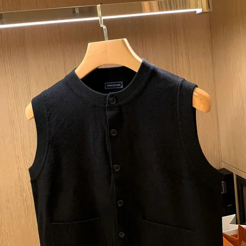 Knit Sweater Male with Pockets Men's Clothing Black Round Collar Sleeveless Crewneck Waistcoat Vest Japanese Harajuku ZL465