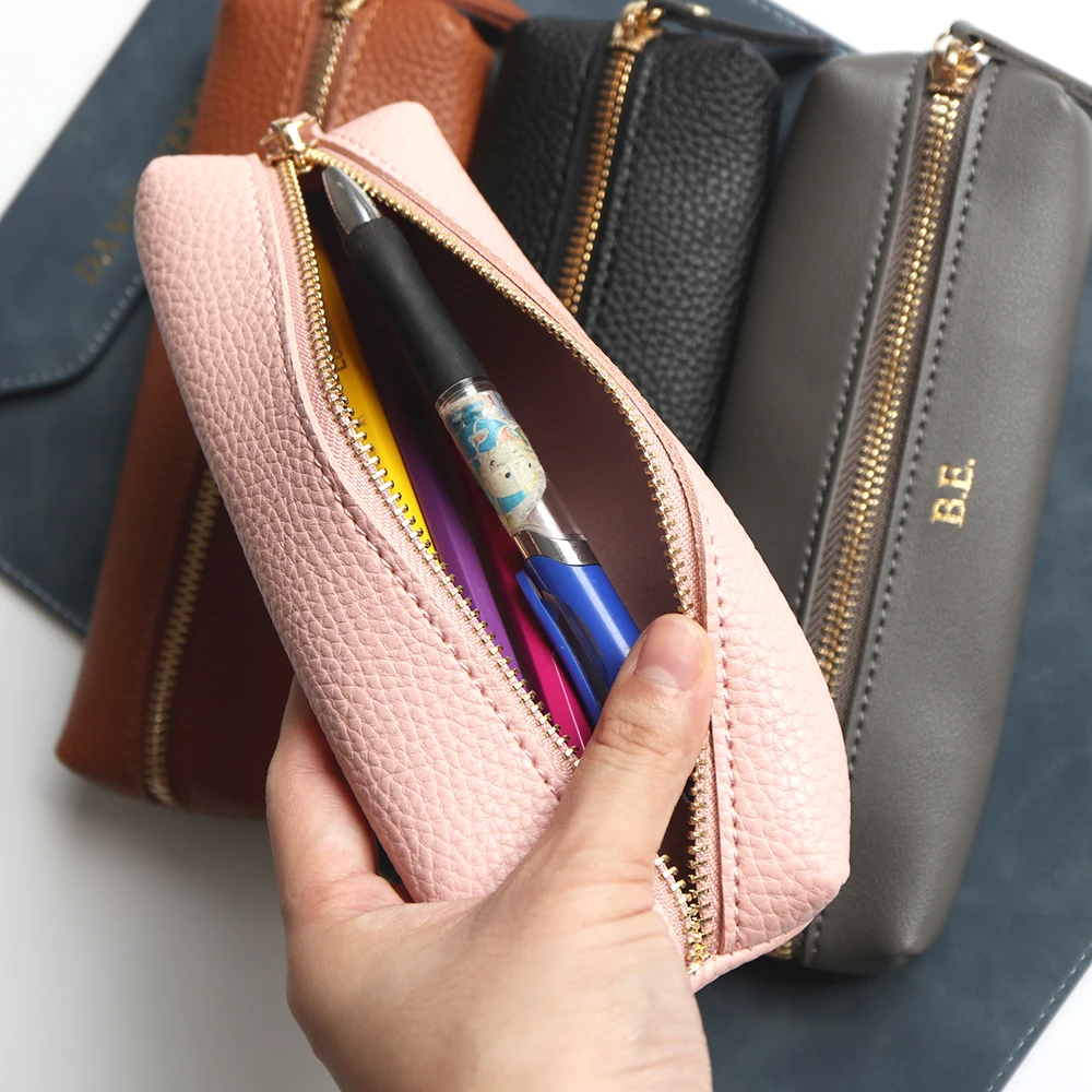 Benutzerdefinierte Name Leder Federmäppchen Business School Student Reißverschluss Stifttasche Großhandel Kosmetiktasche Aufbewahrungstasche Personalisiertes Mini-Geschenk – Detail 5