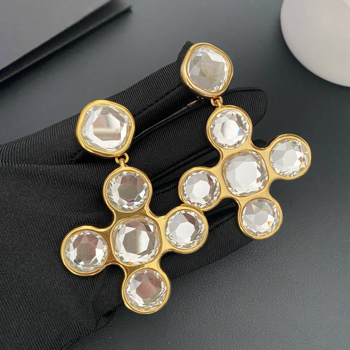 

2026 Fashion Top Quality Cross Crystal Earrings Ear Clip Women Luxury Designer Jewelry