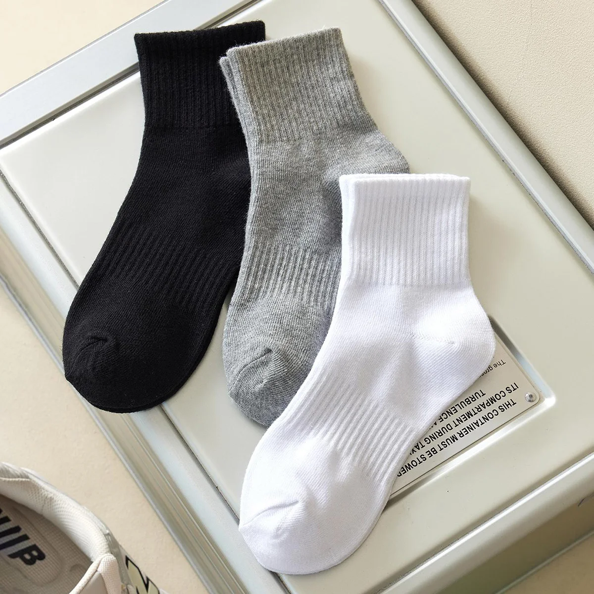 5 Pairs Women and Men Black & White Crew Athletic Socks Cushion Running Work Sports Socks Solid Casual Soft Breathable Socks