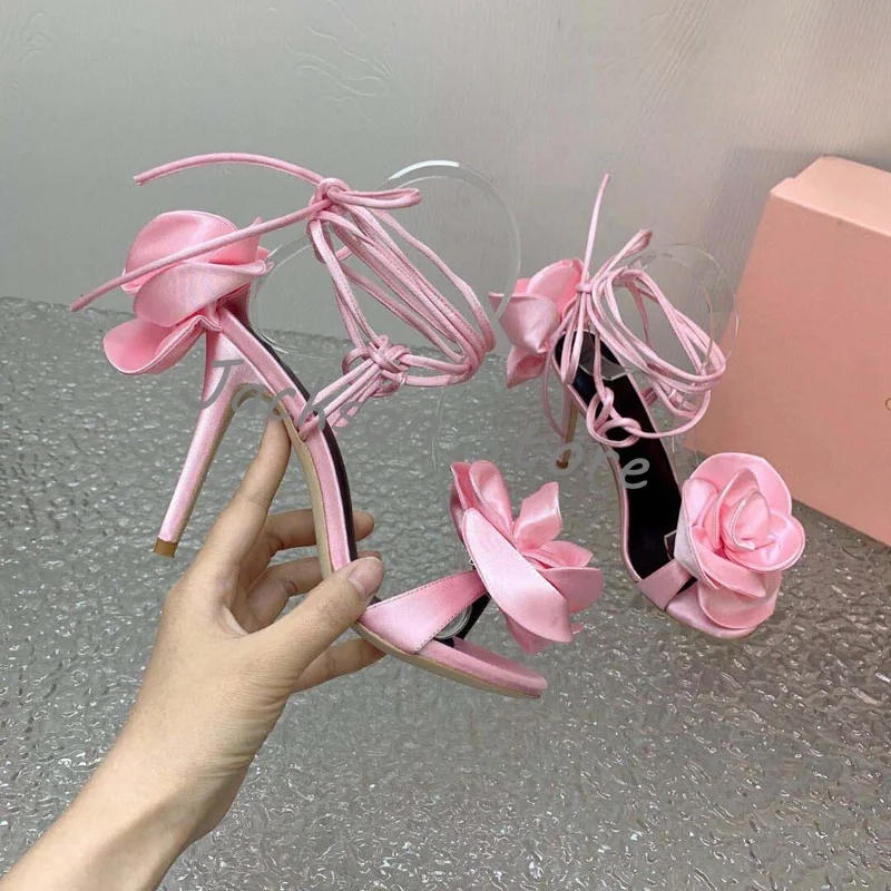 

2024 Designer New Flower Strap Silk Roman Pumps Sweet Girls Stiletto High Heel Solid Color Wedding Shoes Women's Summer Sandals