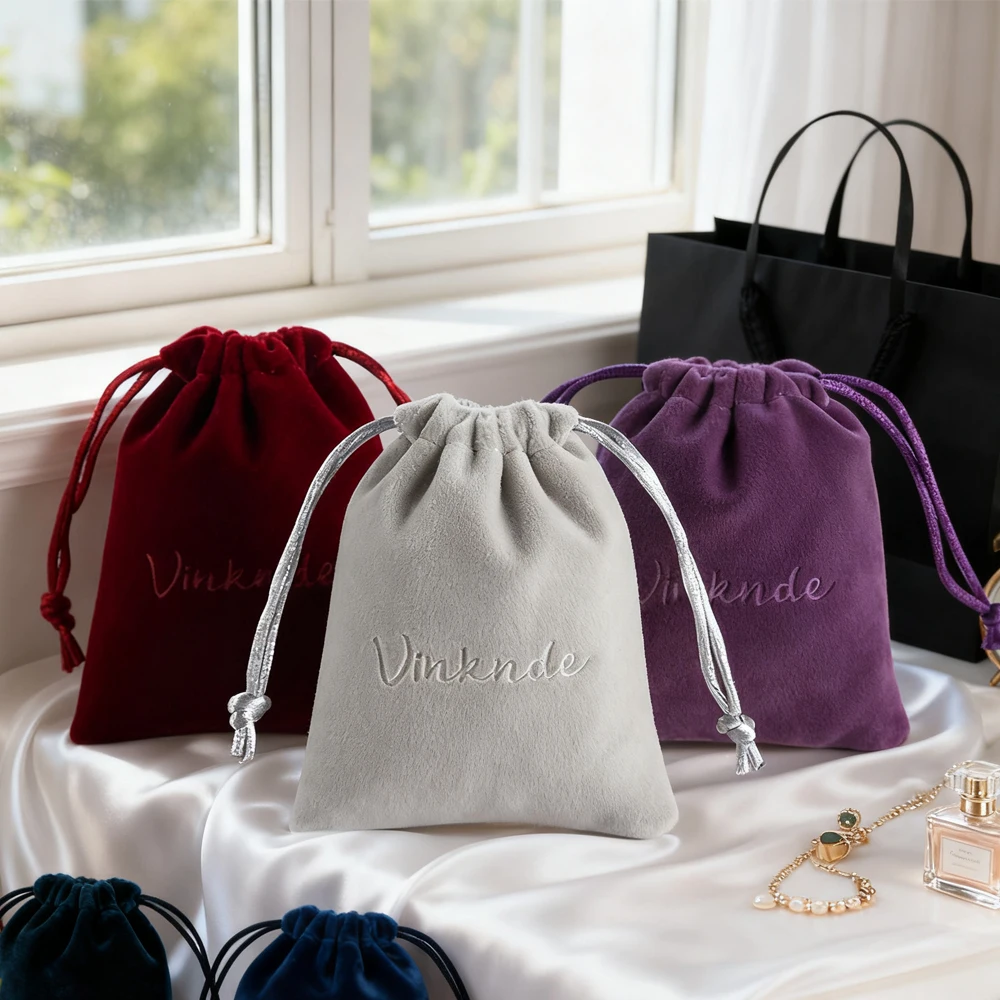 

100 упаковок, бархатный подарок, упаковка для ювелирных изделий на шнурке, сумка с индивидуальным логотипом, тисненый объем, сумки для свадьбы, рождественской вечеринки, конфет, парфюмерии