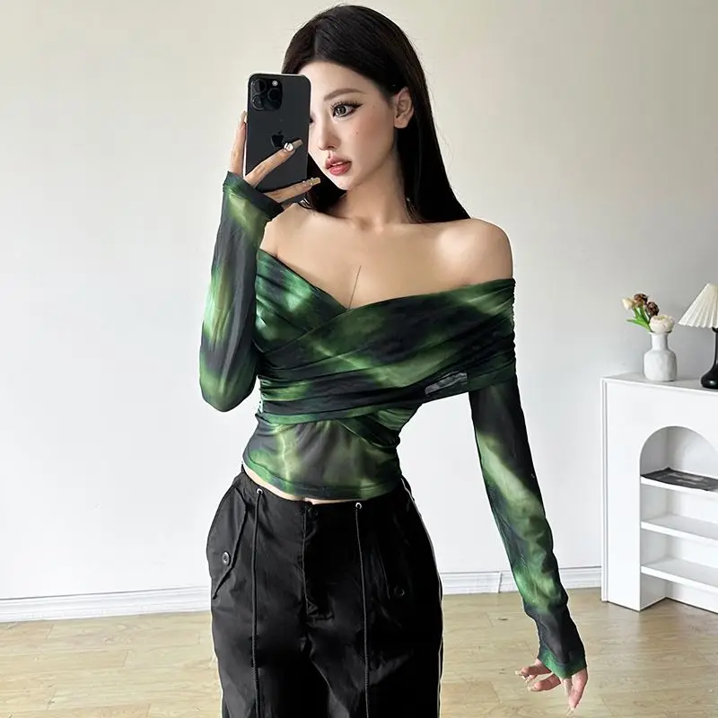 

Off-The-Shoulder Slim-Fitting T-Shirt Women In Autumn New Fashion Women Fashion Green Black Contrasting Color Sexy Low Collar