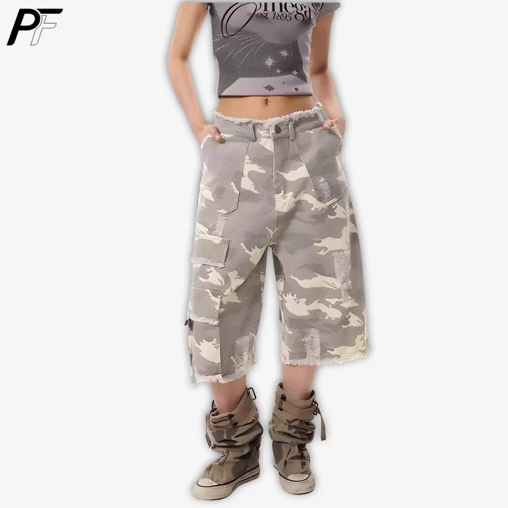

Camouflage Print Cargo Denim Shorts Frayed Waistband Wide Leg Capris with Multi-Pockets Grunge Streetwear Baggy Camo Pant Summer