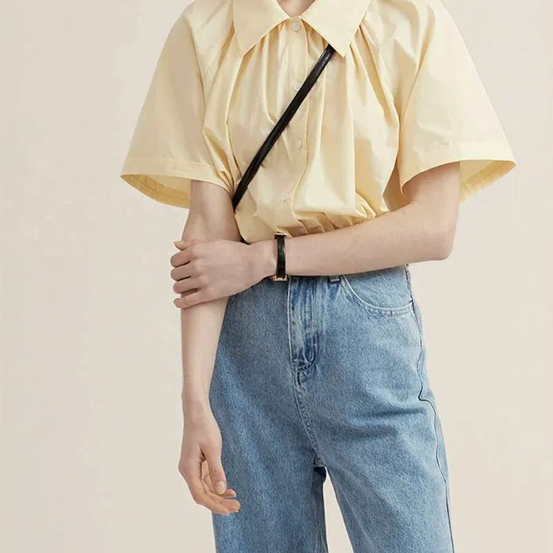 

Женская рубашка из длинноволокнистого хлопка и льна молочно-желтого цвета с коротким рукавом, в повседневном стиле, удобная, дышащая, с полосками на воротнике.