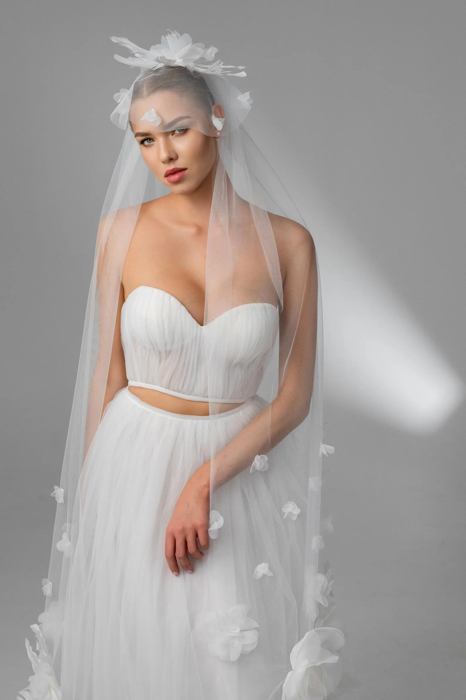 Romantic Waltz Long Bridal Veil 3D Handmade Flower Appliques Wedding Veils Customized Matching Floral Headpiece Tulle
