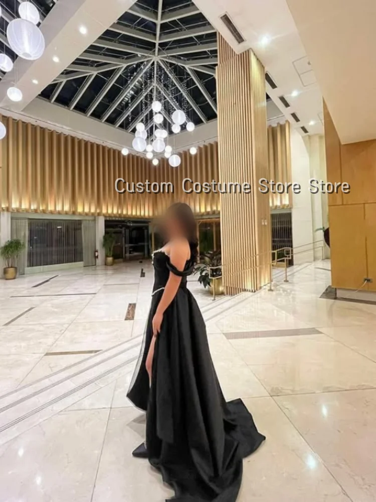 Maßgeschneidertes wunderschönes Abendkleid mit schwarzen Strasssteinen 2025, neue bodenlange Abendkleider mit Etui-Taille und A-Linie und Schlitz