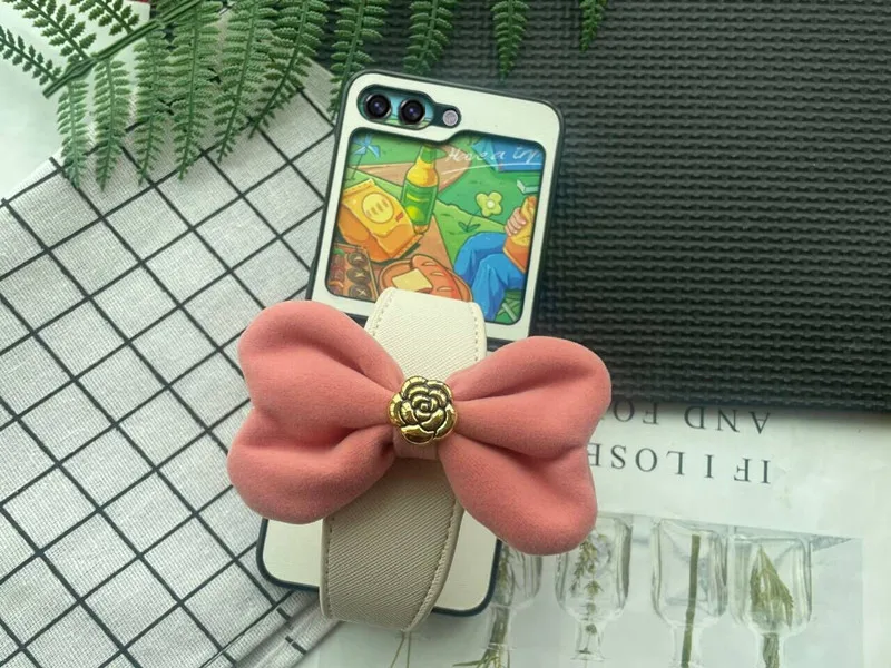 Korean Cute Teddy Plush Wrist Band Phone Case For Samsung Galaxy Z Flip7 Case For Galaxy Z Flip5 4 Cover Z Flip4 3 Capa Z Flip6
