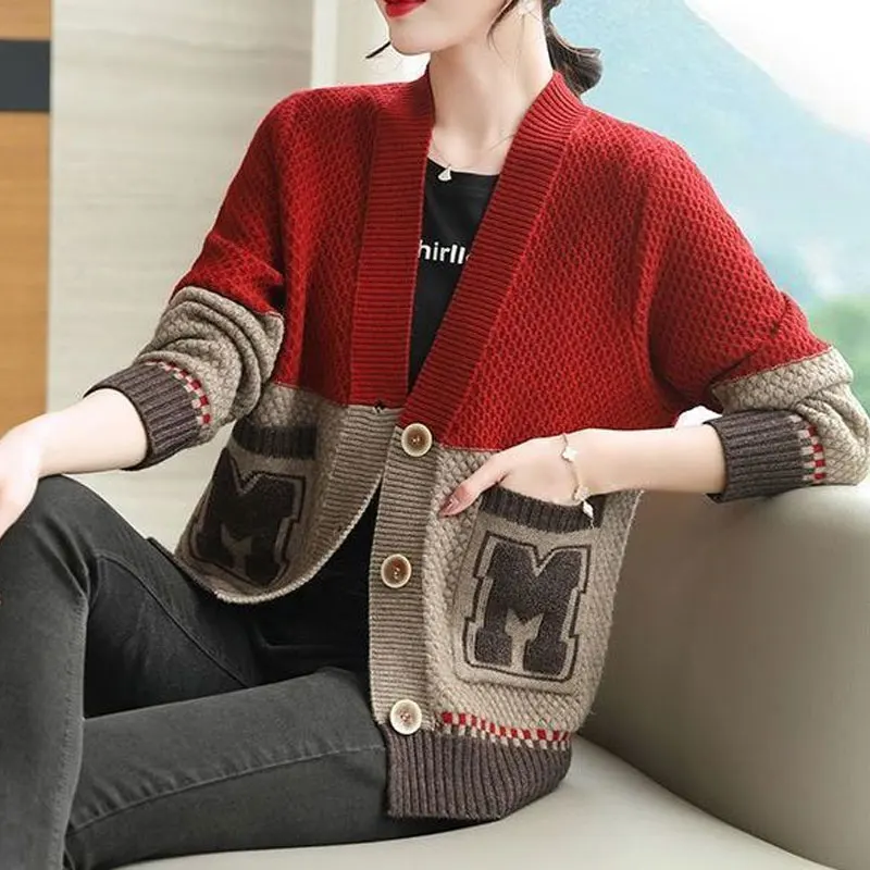 Autumn Winter Vintage Spliced Pockets Single-breasted Cardigan Stylish V-Neck Letter Loose Korean All-match Knitted Sweaters New