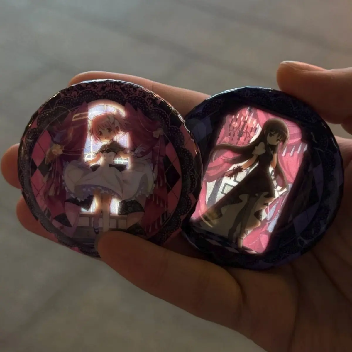Broche Anime Puella Magi Madoka Magica pour Femme, Badge Kawaii Rond, Ornement Cosplay Japonais, Accessoire de Sac