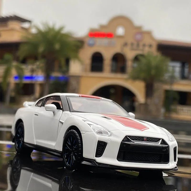 1:32 NISSAN GTR R35 50th Alloy Model Car Toy Diecasts Metal Casting Sound and Light Car Toys For Children Vehicle