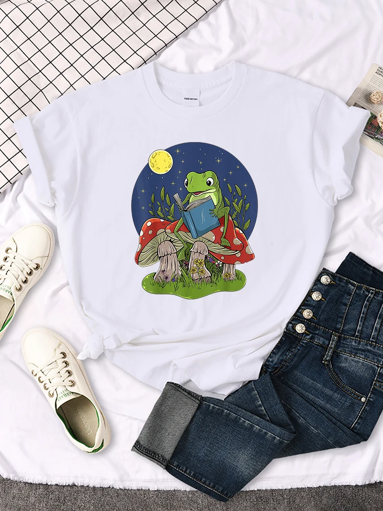 Cottagecore Aesthetic Frog Vintage Reading Book On Mushroom Women T-Shirt Fashion Short Sleeve Cool O-Neck Tops Harajuku T Shirt