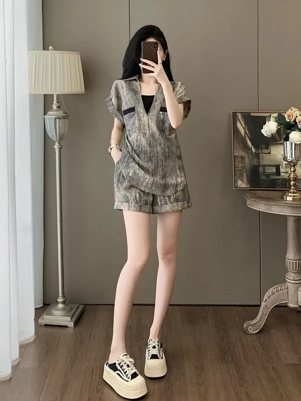 

Fashionable Casual Short Sleeve Two-Piece Set Women's Summer Slimming Top Shorts Ensemble Elegant Feel Lightweight Cotton V-Neck