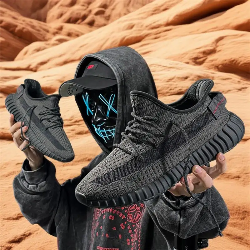 

Snow BootsLightweight chunky-sole running shoes, one-piece molding, easy for long-distance running