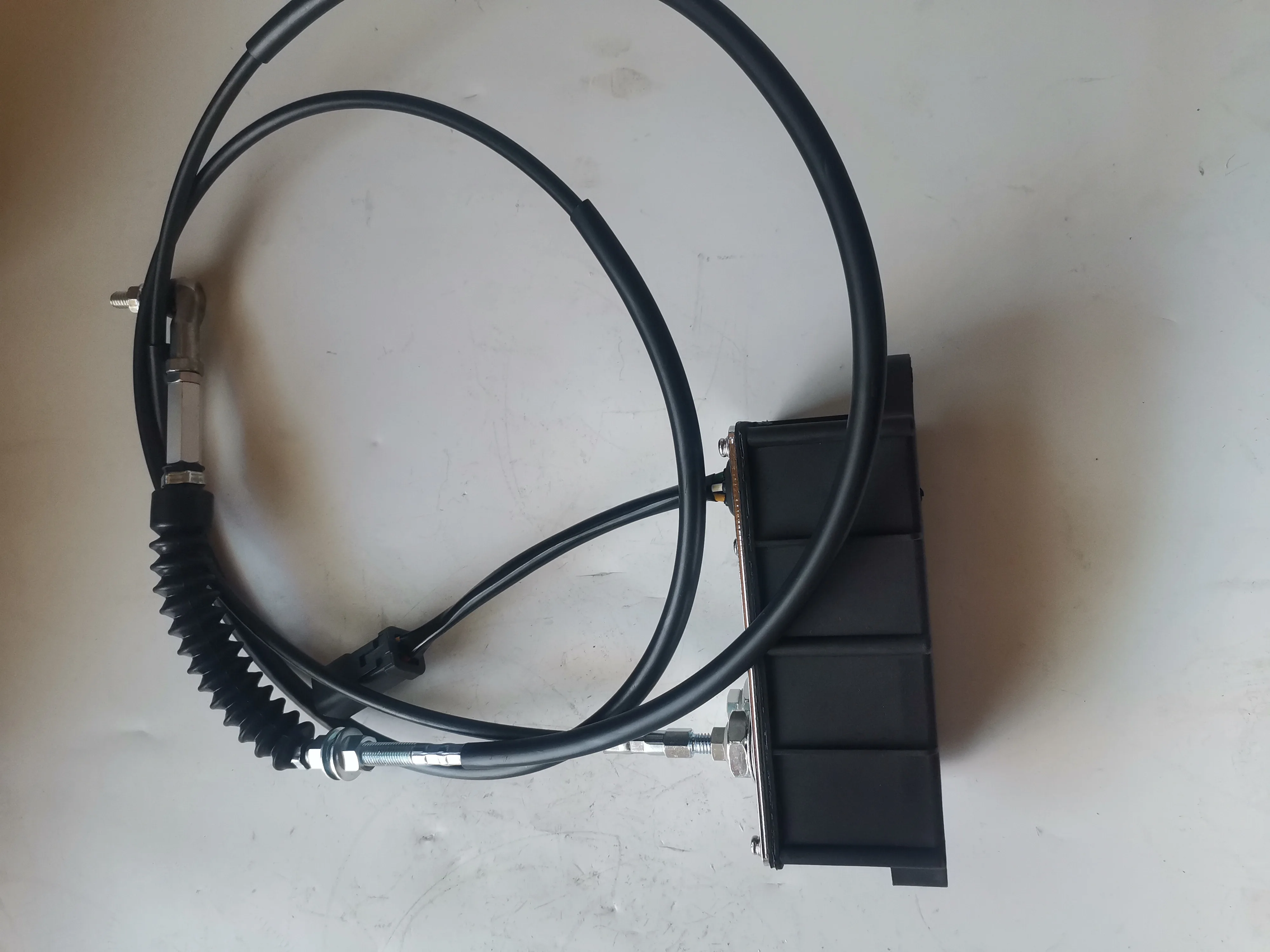 21EN-32240 R80-7 حفار محافظ خنق المحرك Accel المحرك الجمعية وحدة تحكم المحرك لشركة هيونداي روبيكس 80-7 حفارة جزء