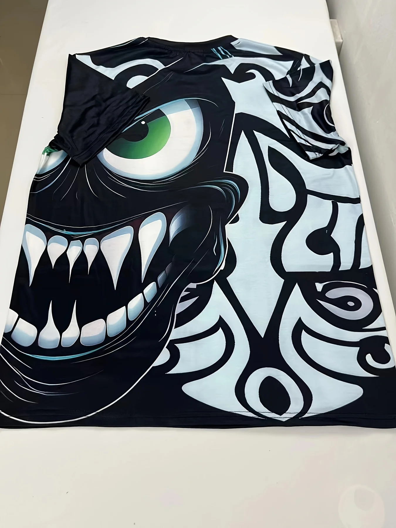 Men's Cartoon Monster Face T-Shirt Black White Graffiti Big Eye Fangs Print Crew Neck Short Sleeve Streetwear Top