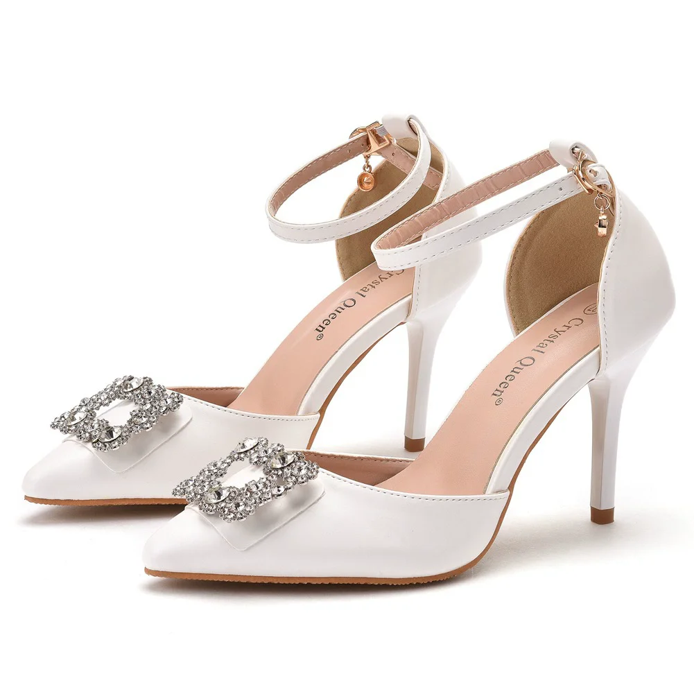 

Весенне-летние остроконечные белые туфли из искусственной кожи со стразами и пряжкой на низком каблуке, банкетное платье, тонкие женские босоножки на высоком каблуке большого размера