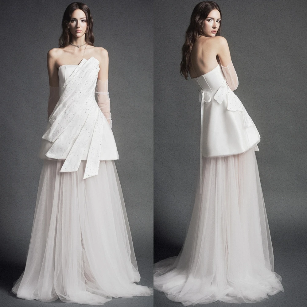 

Роскошное вечернее платье из тюля без бретелек по индивидуальному заказу. Нежные платья для выпускного вечера без рукавов. Темпераментные платья со шлейфом для особых случаев.