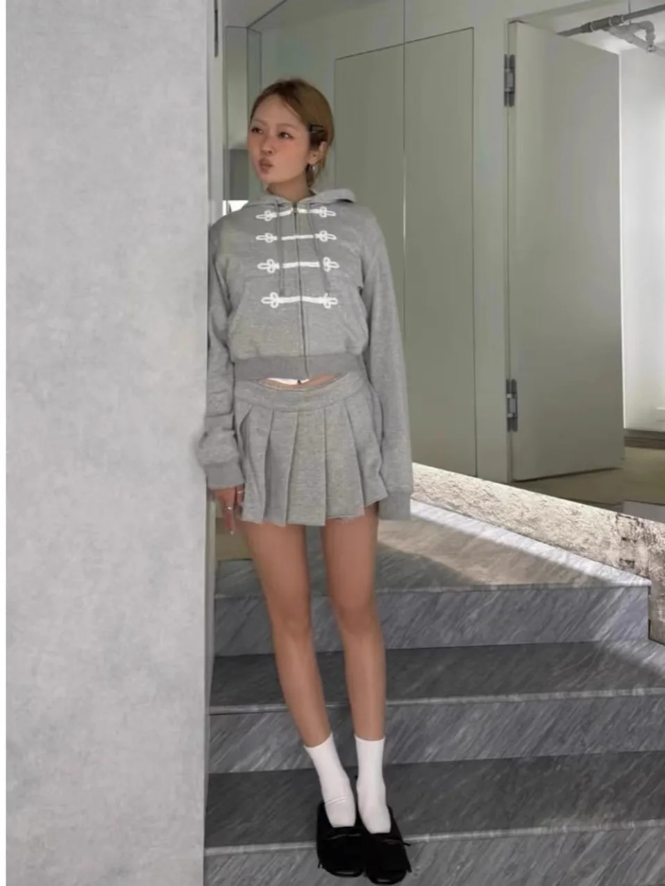 Early Autumn Short Sleeveless Hoodie Jacket with Embroidered Lace Bow Decorative Zipper Grey Street Style Loose Fit Cardigan