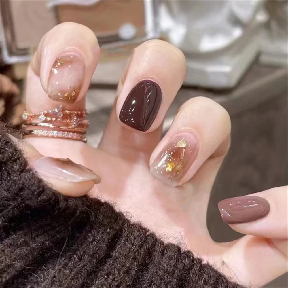 24 Stück Herbst-Winter Dunkelbraune Ombre Aufklebenägel, Wiederverwendbare Elegante Kurze Künstliche Nägel für Frauen und Mädchen, DIY Nagelkunst