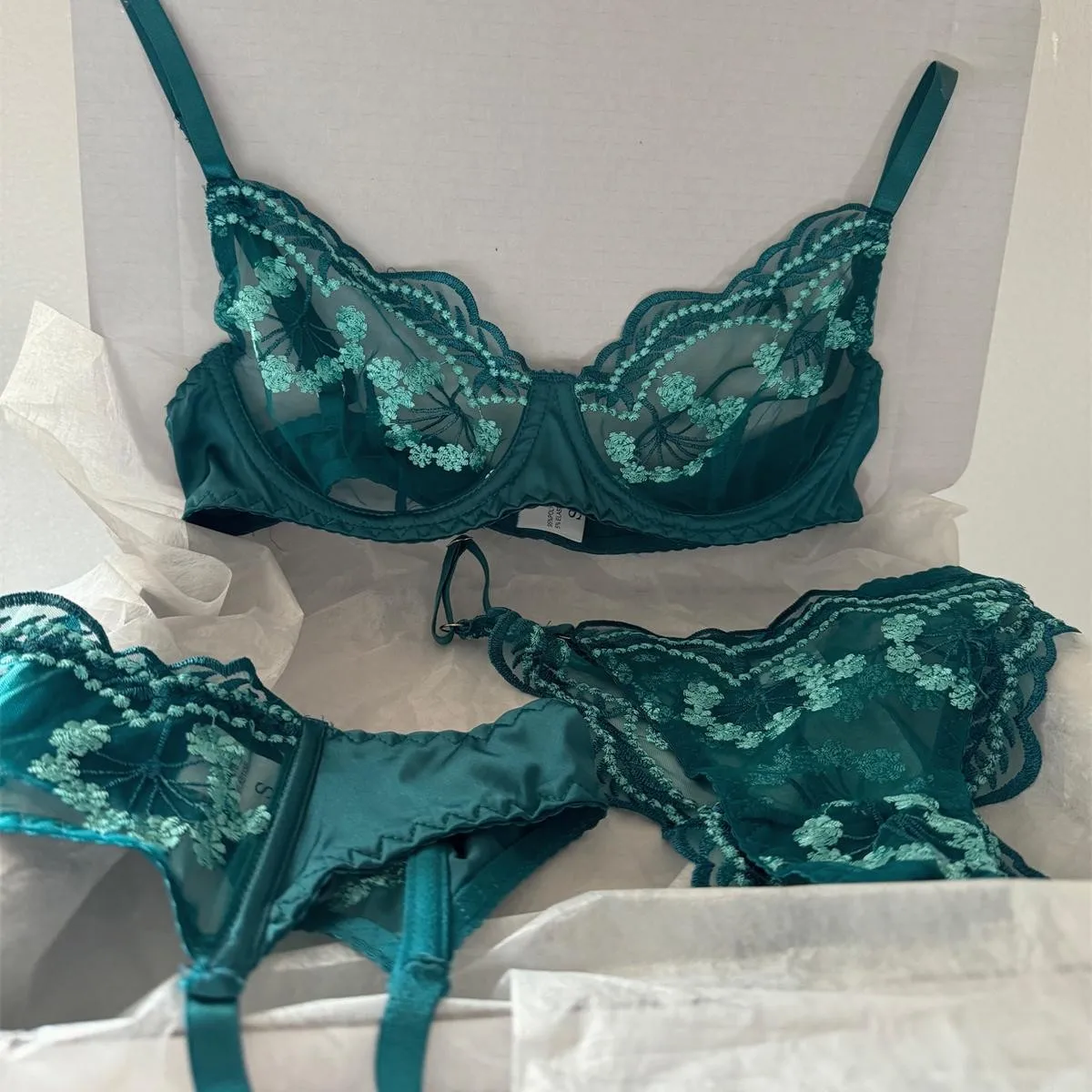 

Сексуальный тонкий кружевной сексуальный комплект из трех шелковых французских бюстгальтеров, новый продукт, регулируемая коллекция для грудного вскармливания, верхняя подставка