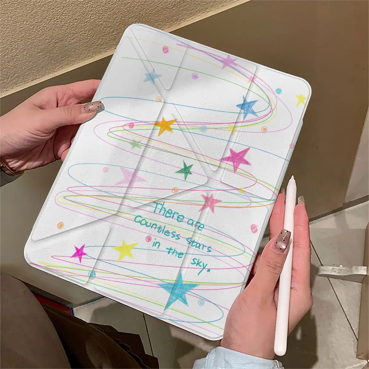 

Чехол Cool Graffiti Stars Y-Fold Buckle Case для iPad 11/Air 7/6/5/10,9 дюймов и Mini 7 — противоударный чехол с отделением для карандаша и акриловой задней панелью