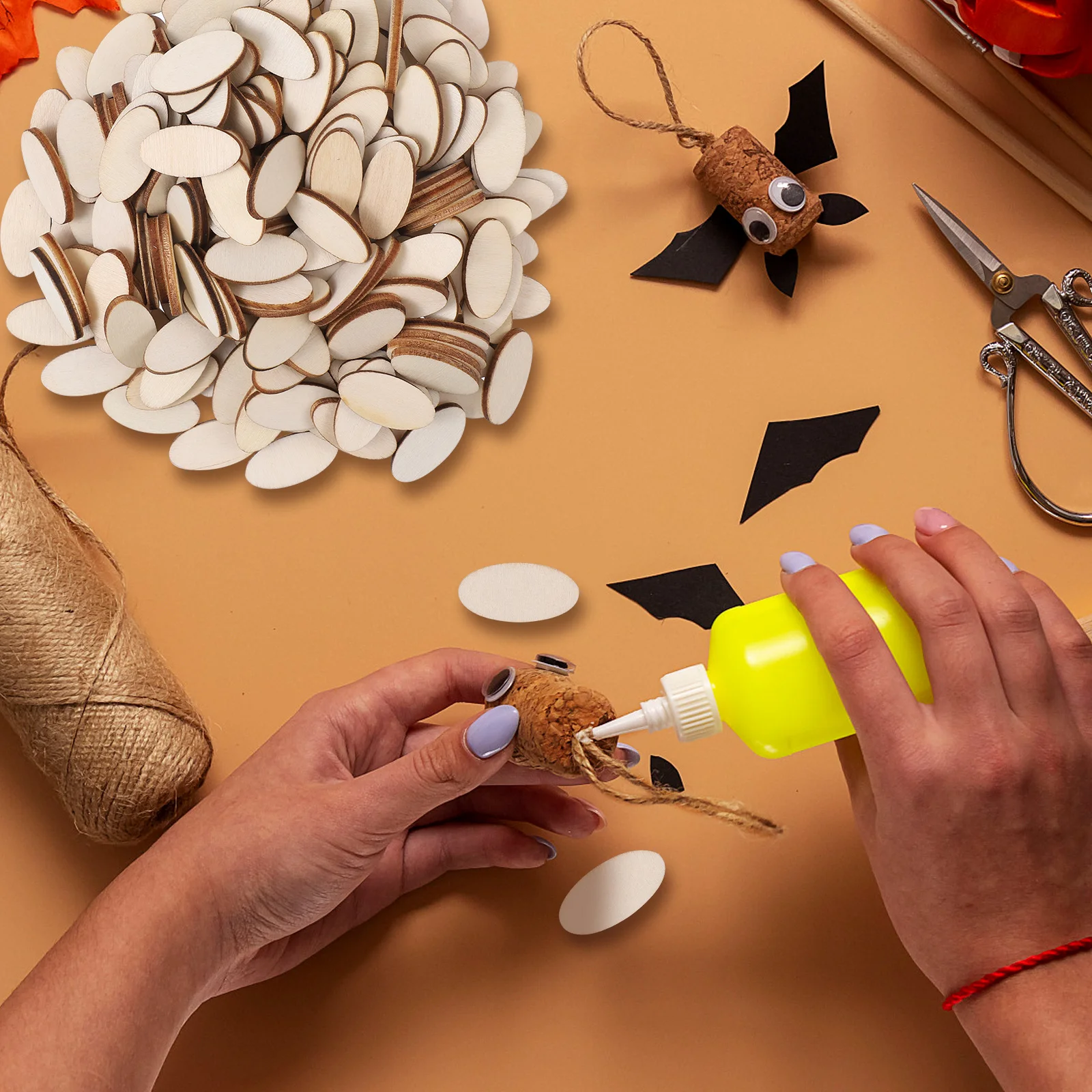 

200Pcs DIY Wood Craft Supplies Unfinished Oval Cutouts Smooth Wooden Slices for Home Wedding Party Decoration Handmade Art